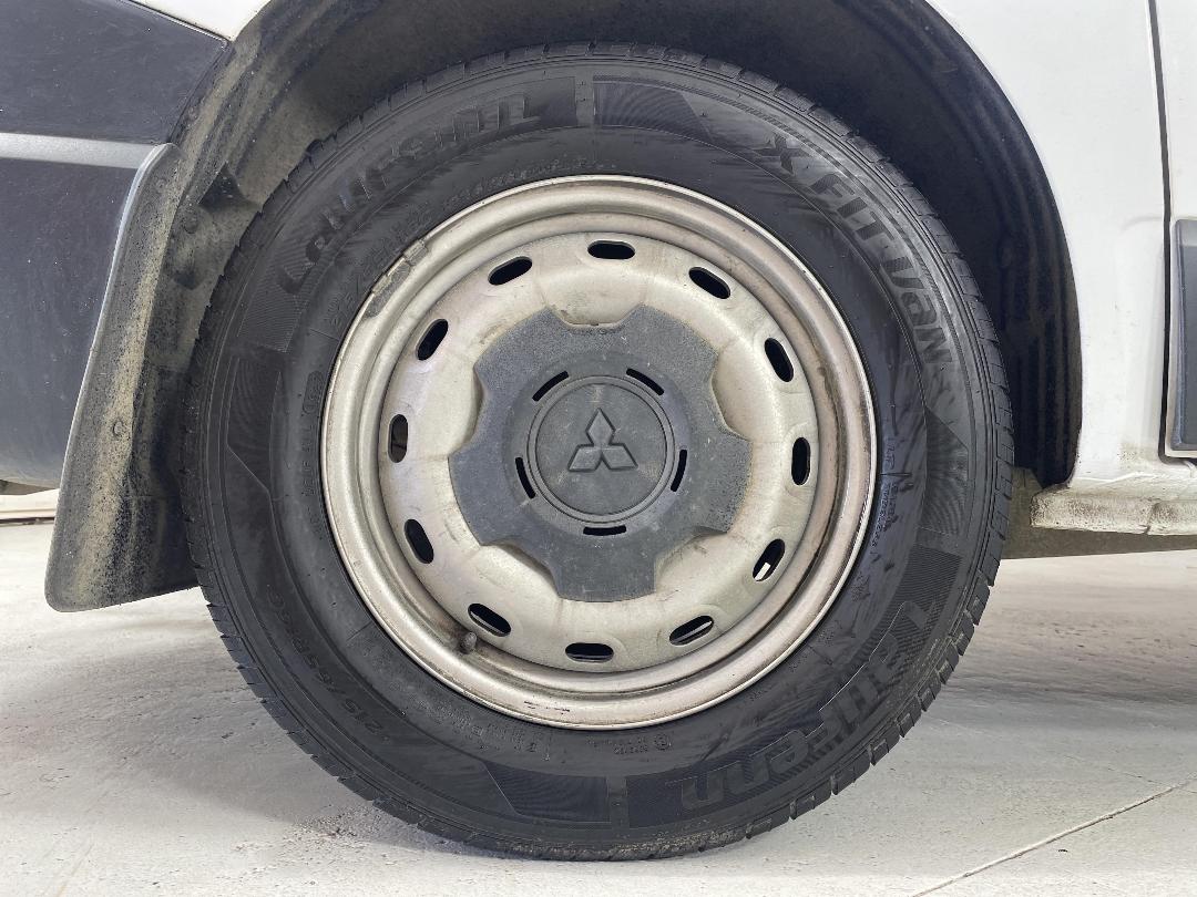 Photo '12' of Mitsubishi Express