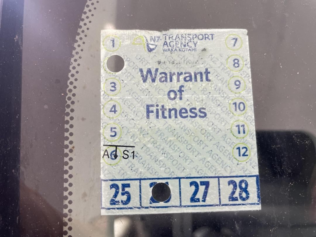 Photo '22' of Mitsubishi Express