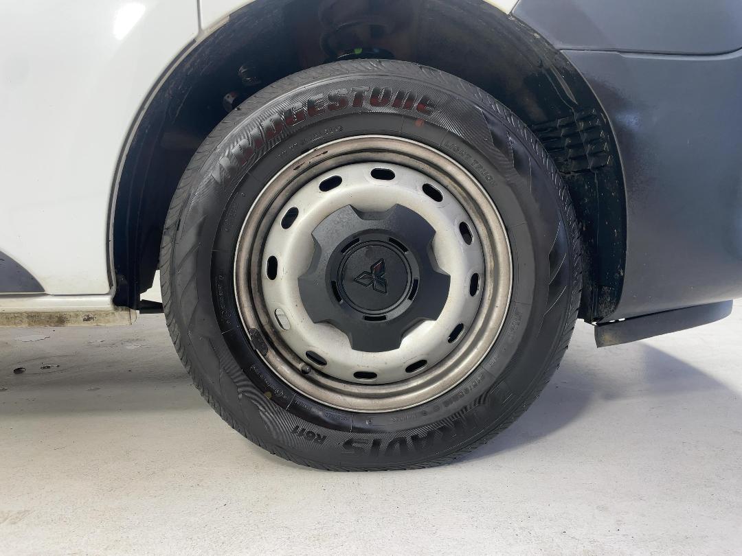 Photo '9' of Mitsubishi Express Photo '9' of Mitsubishi Express