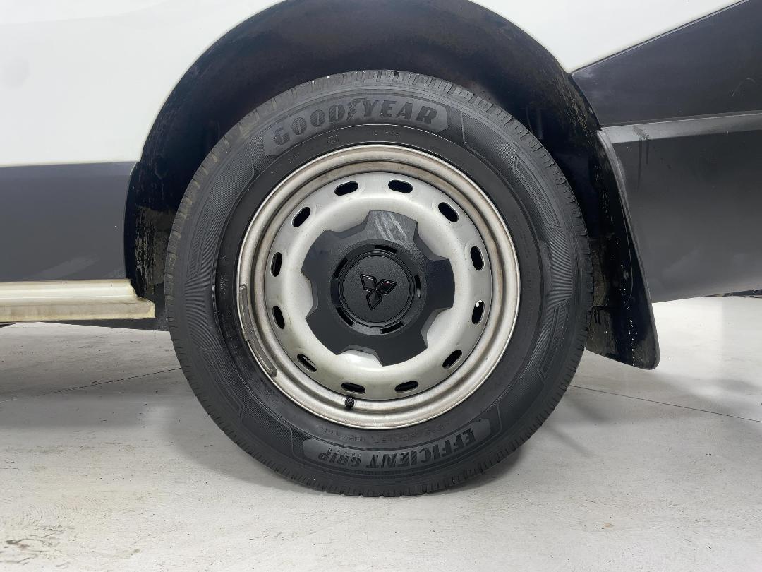 Photo '11' of Mitsubishi Express Photo '11' of Mitsubishi Express