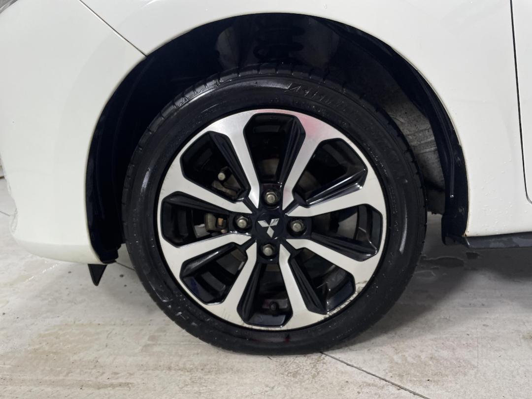 Photo '10' of Mitsubishi Mirage