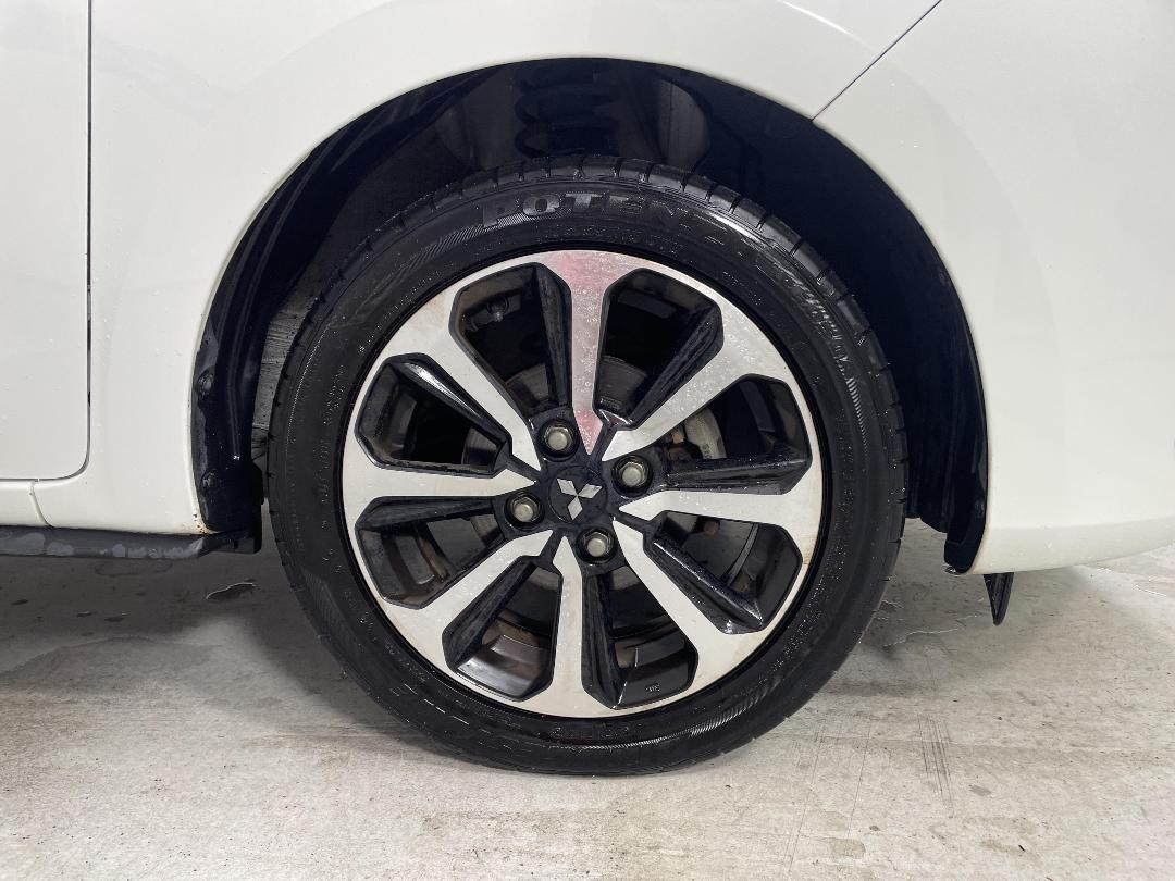 Photo '9' of Mitsubishi Mirage