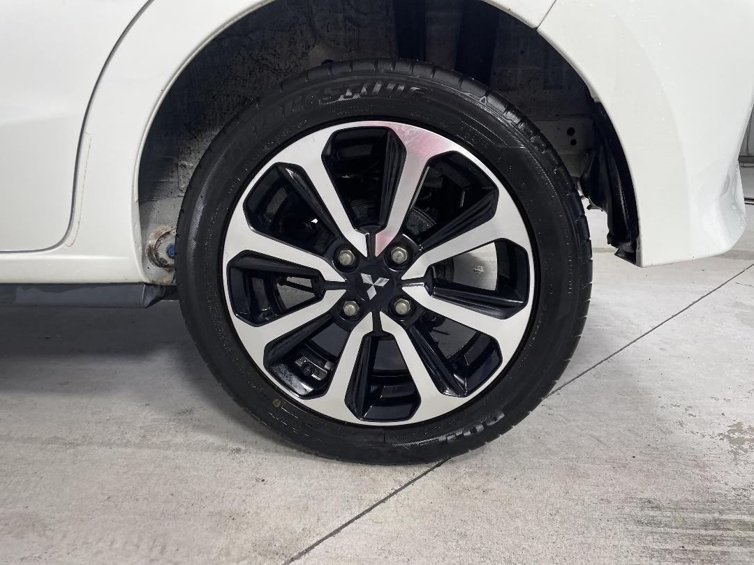 Photo '11' of Mitsubishi Mirage