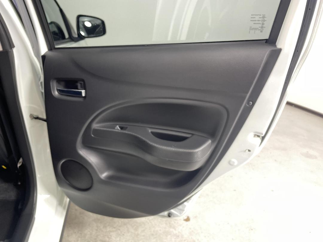 Photo '19' of Mitsubishi Mirage