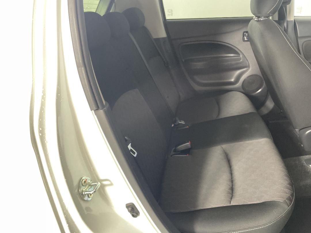 Photo '20' of Mitsubishi Mirage