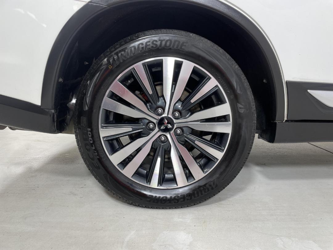 Photo '12' of Mitsubishi Outlander Photo '12' of Mitsubishi Outlander