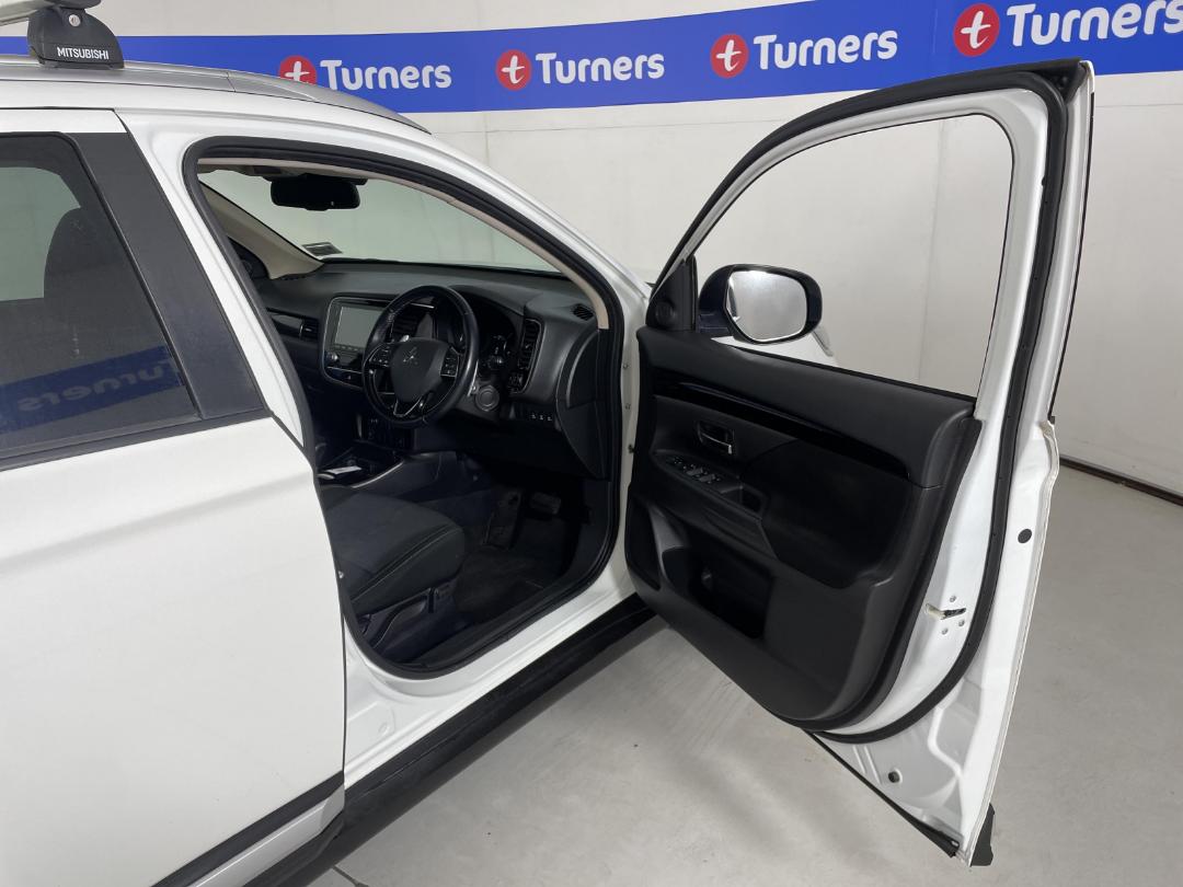 Photo '15' of Mitsubishi Outlander Photo '15' of Mitsubishi Outlander