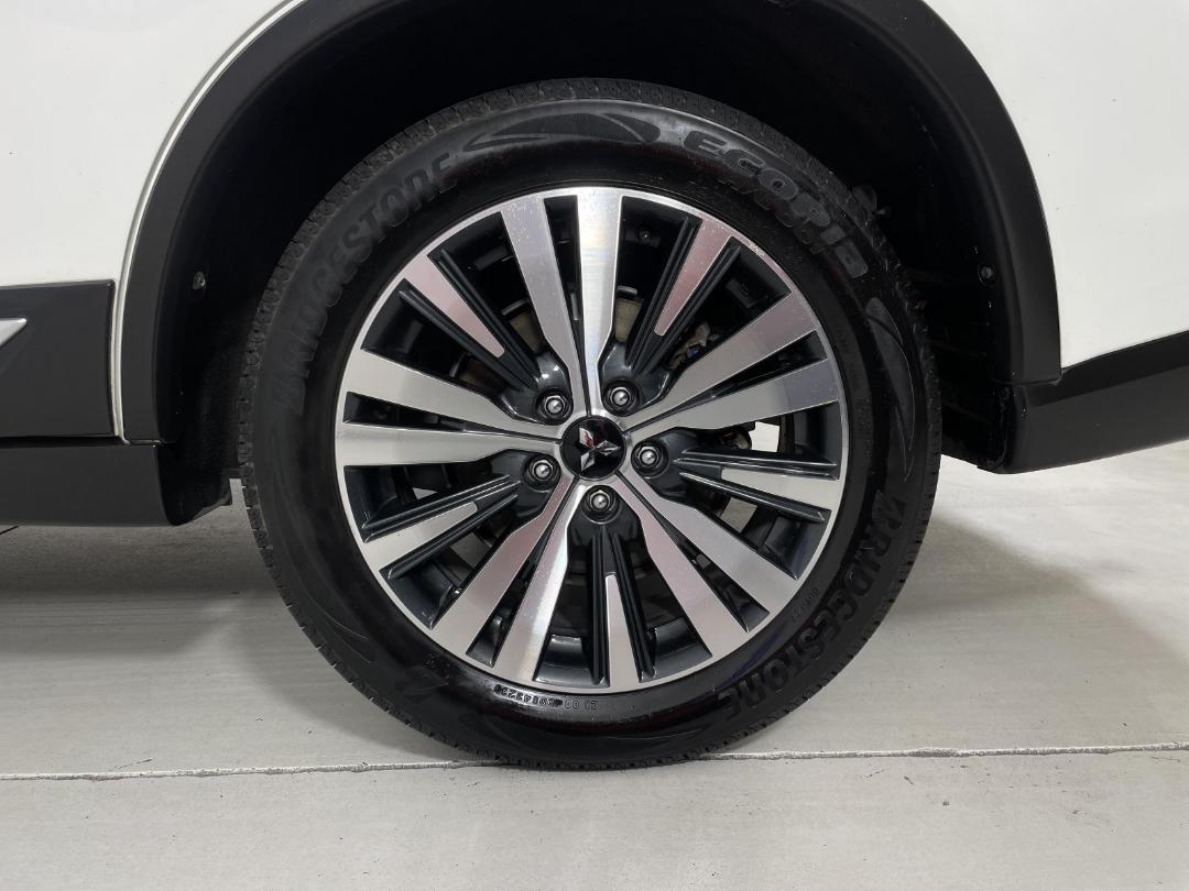 Photo '11' of Mitsubishi Outlander Photo '11' of Mitsubishi Outlander