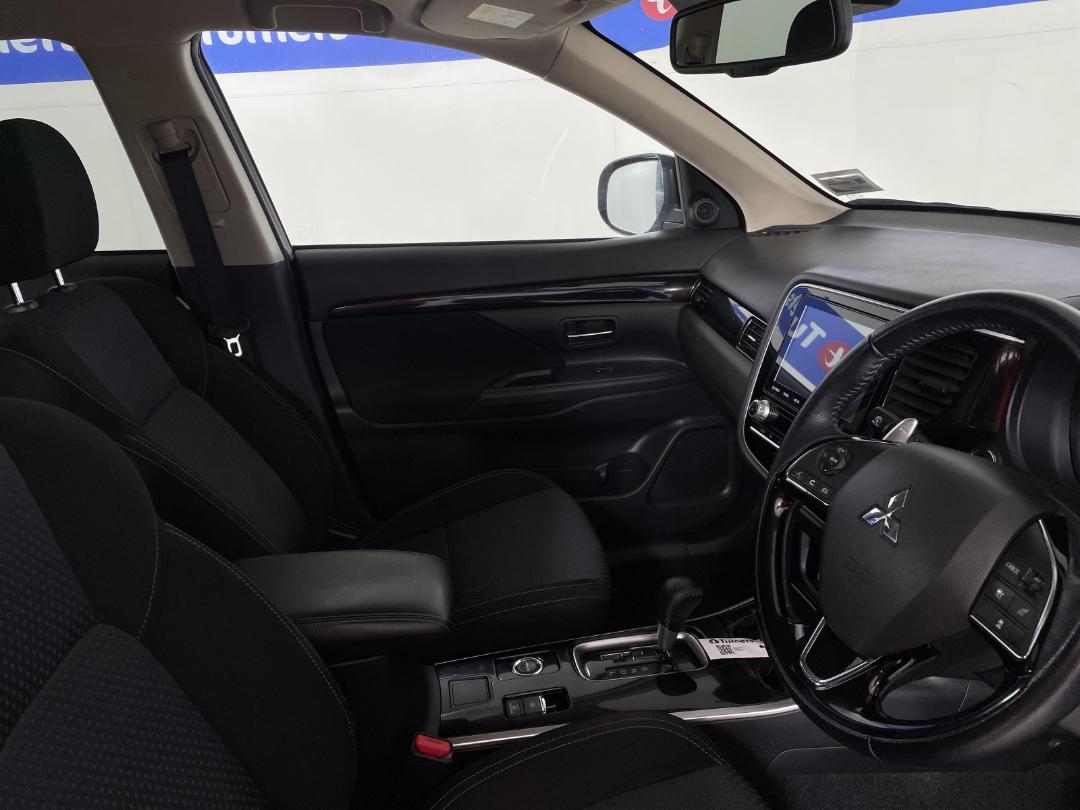 Photo '16' of Mitsubishi Outlander Photo '16' of Mitsubishi Outlander