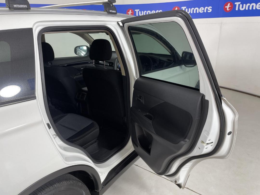 Photo '19' of Mitsubishi Outlander Photo '19' of Mitsubishi Outlander