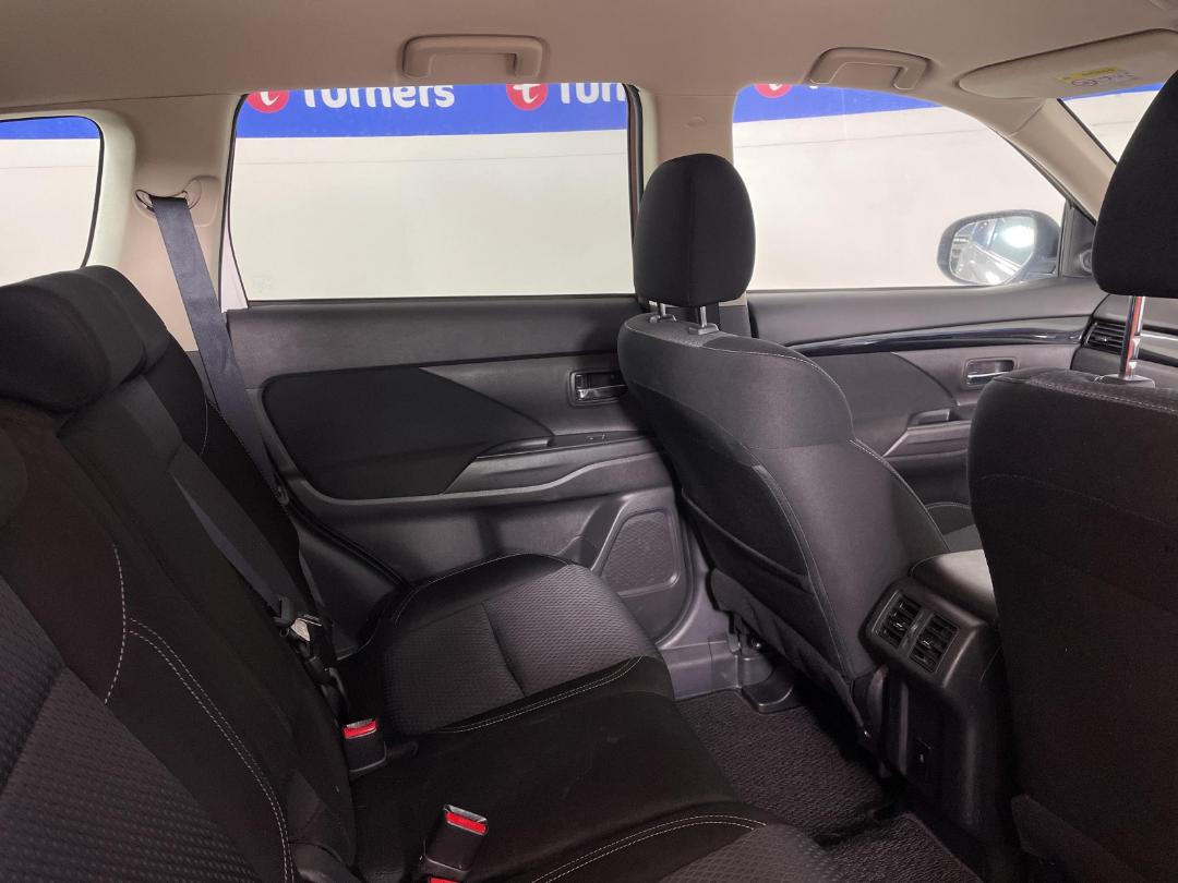 Photo '20' of Mitsubishi Outlander Photo '20' of Mitsubishi Outlander