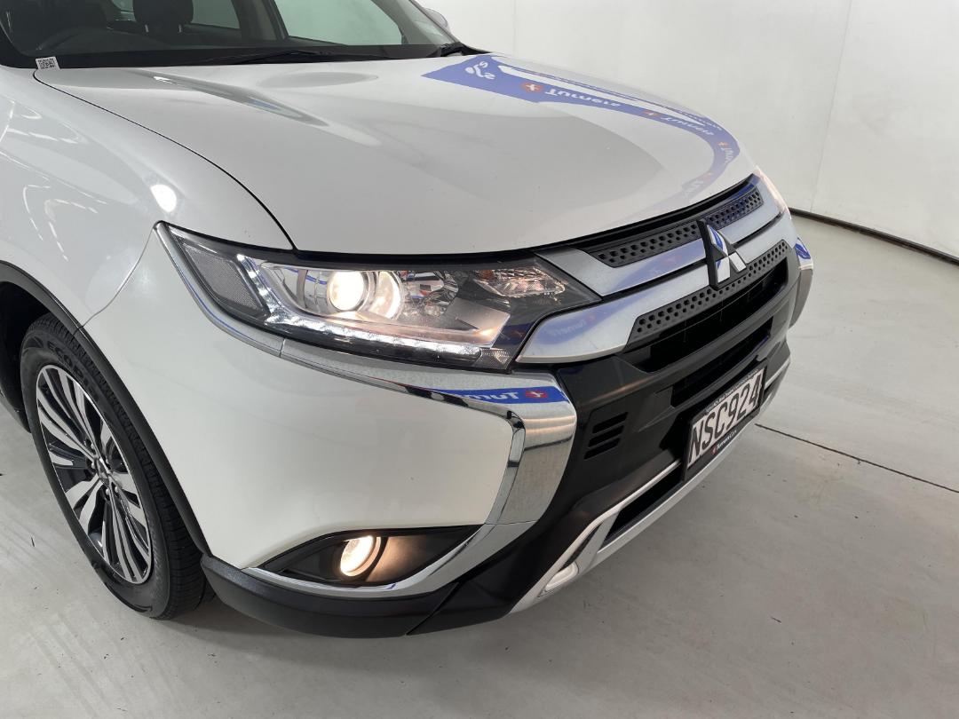 Photo '32' of Mitsubishi Outlander Photo '32' of Mitsubishi Outlander