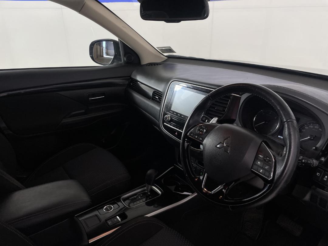 Photo '16' of Mitsubishi Outlander Photo '16' of Mitsubishi Outlander