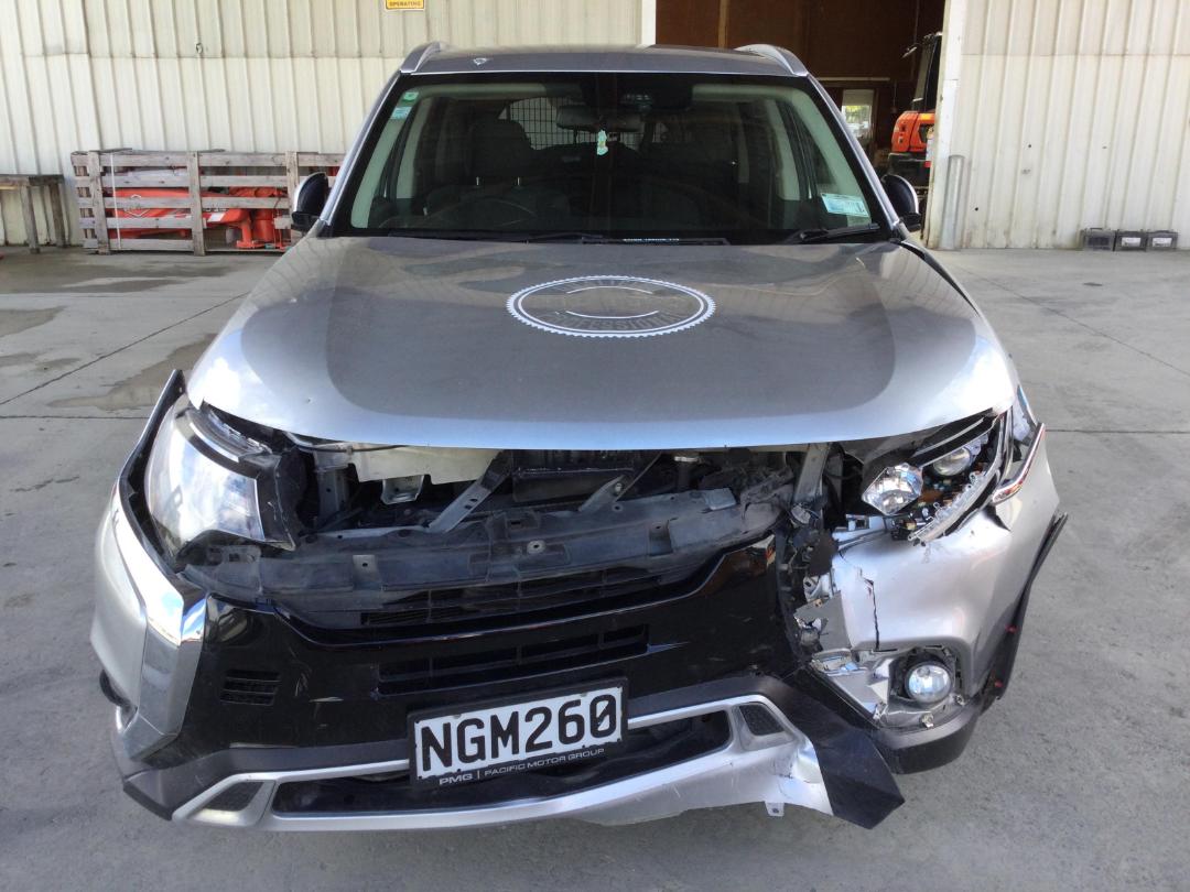 Damaged Mitsubishi Outlander Ls In Wiri At Turners Damaged And End Of Life Vehicles