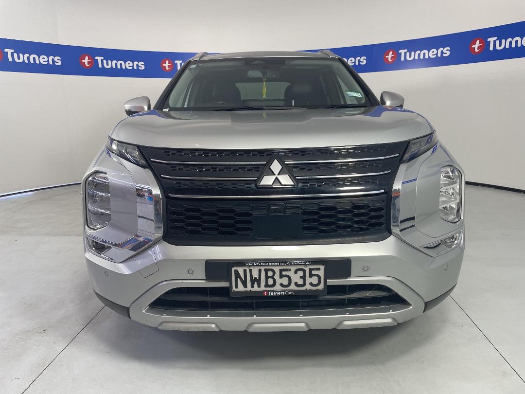 Photo '2' of Mitsubishi Outlander