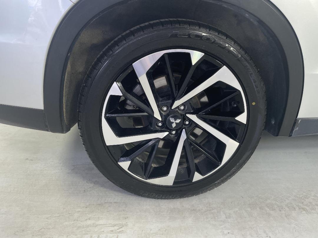 Photo '12' of Mitsubishi Outlander