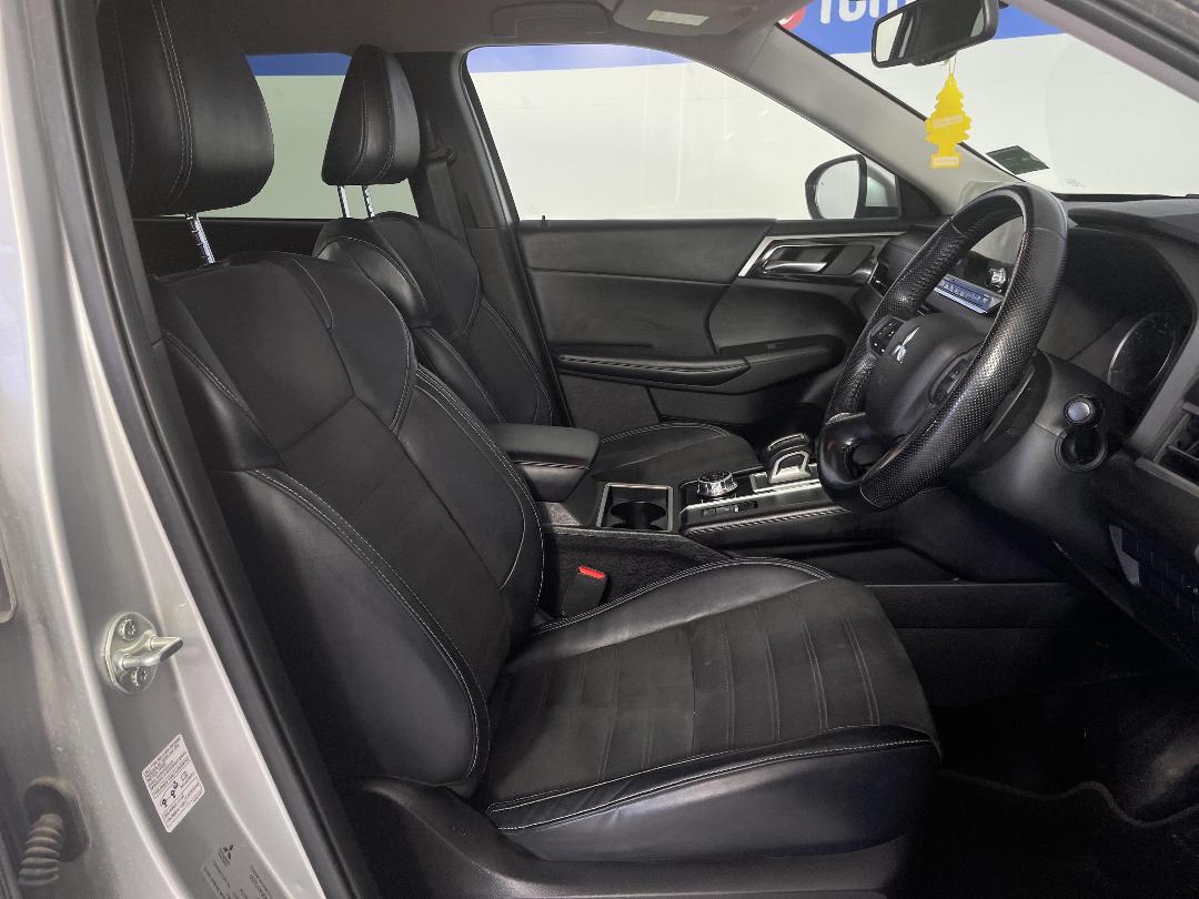 Photo '16' of Mitsubishi Outlander