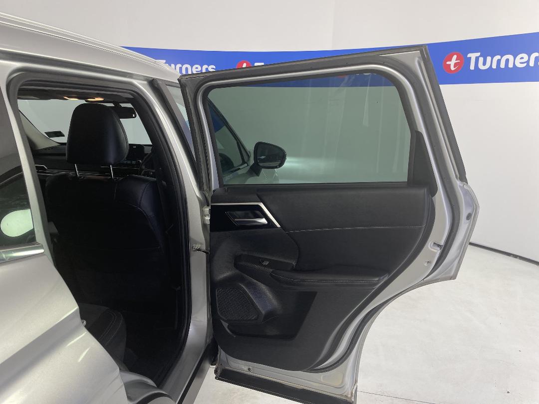 Photo '19' of Mitsubishi Outlander