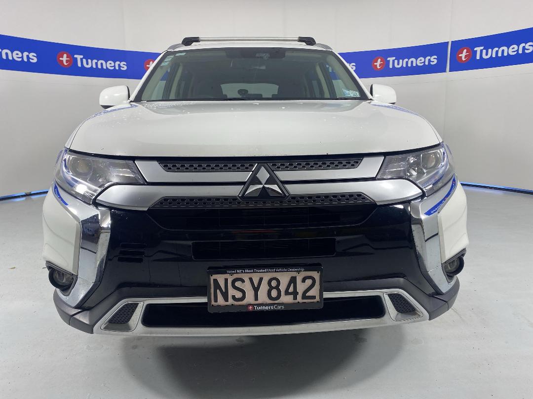 Photo '2' of Mitsubishi Outlander