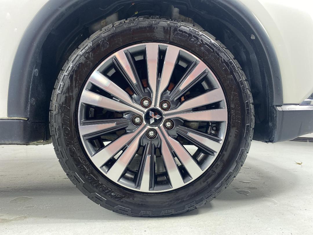 Photo '9' of Mitsubishi Outlander