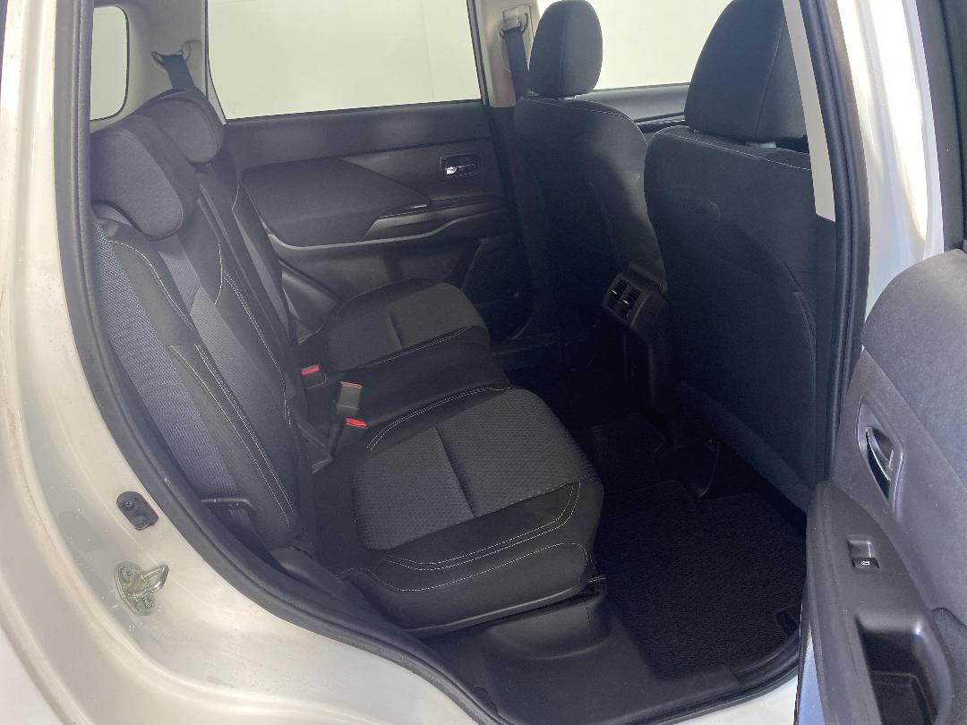 Photo '20' of Mitsubishi Outlander