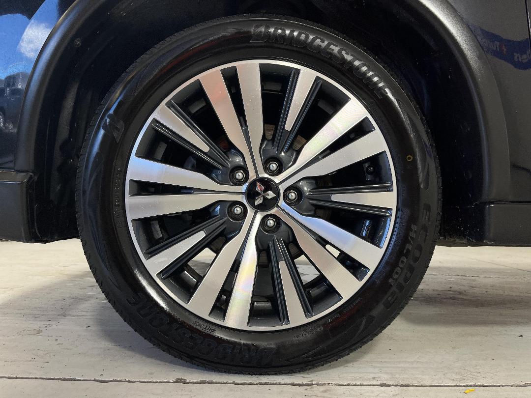 Photo '10' of Mitsubishi Outlander Photo '10' of Mitsubishi Outlander