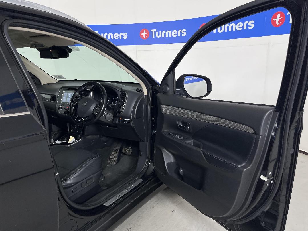 Photo '15' of Mitsubishi Outlander Photo '15' of Mitsubishi Outlander