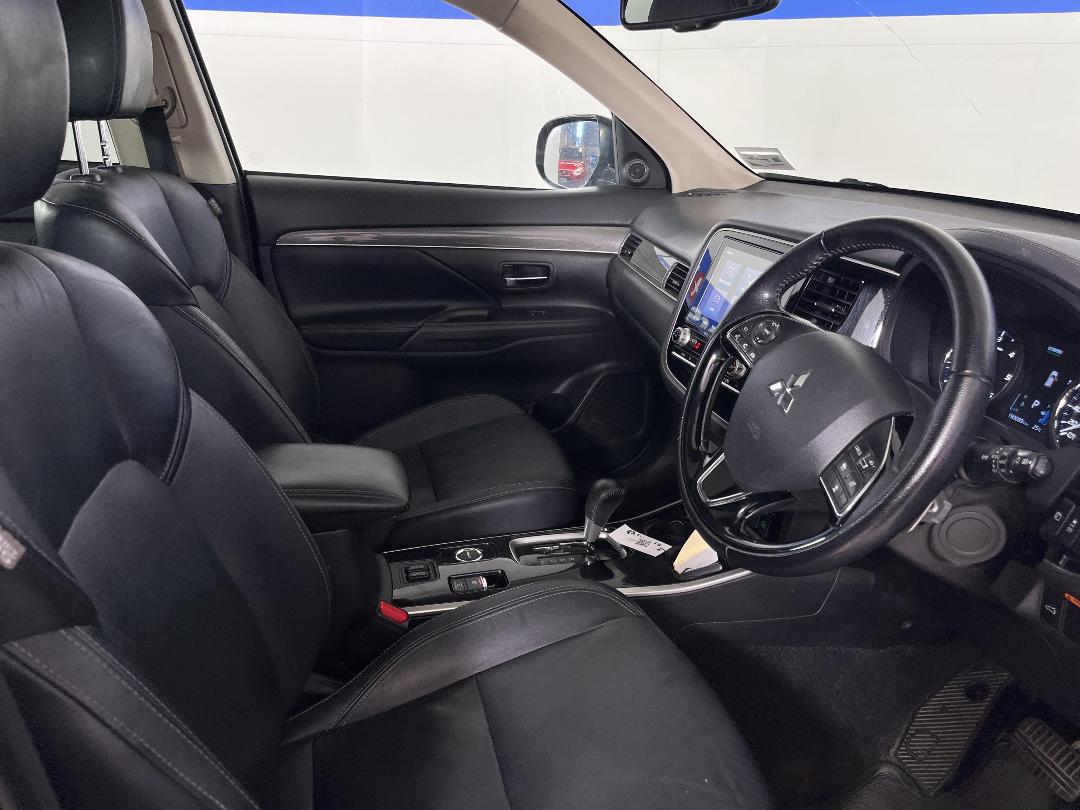 Photo '16' of Mitsubishi Outlander Photo '16' of Mitsubishi Outlander