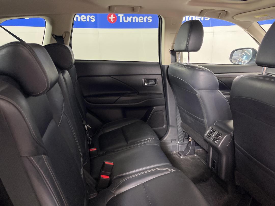 Photo '20' of Mitsubishi Outlander Photo '20' of Mitsubishi Outlander