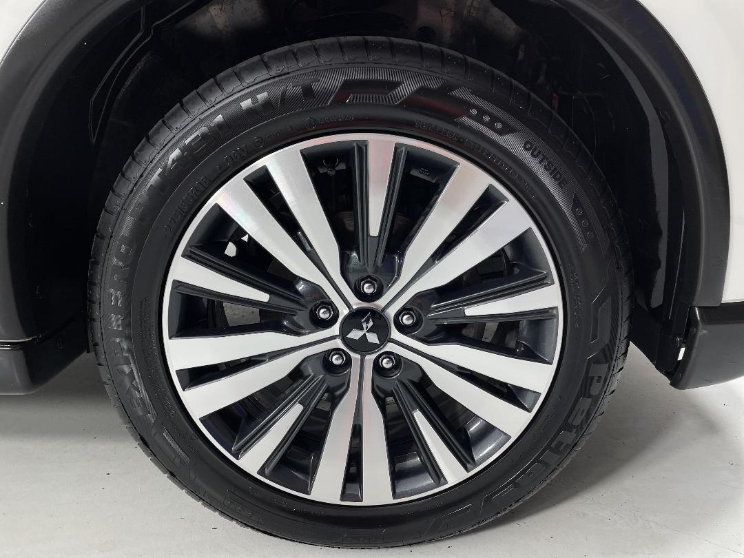 Photo '9' of Mitsubishi Outlander