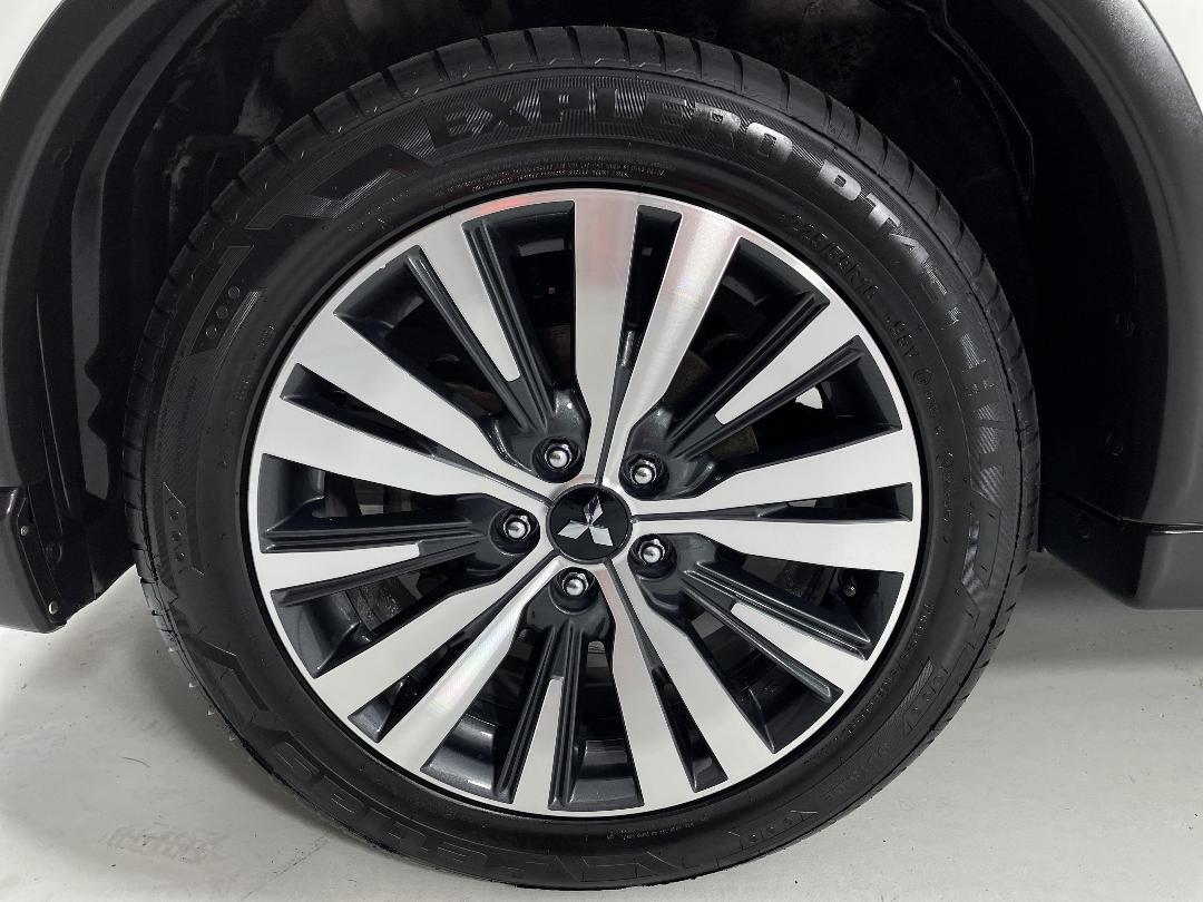 Photo '10' of Mitsubishi Outlander