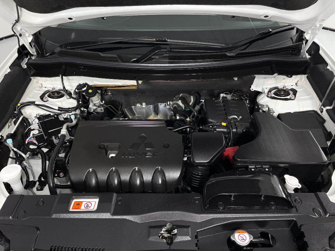 Photo '13' of Mitsubishi Outlander