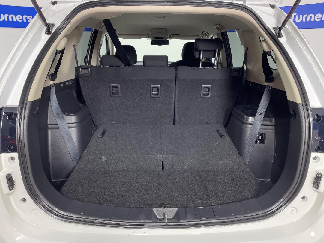 Photo '14' of Mitsubishi Outlander