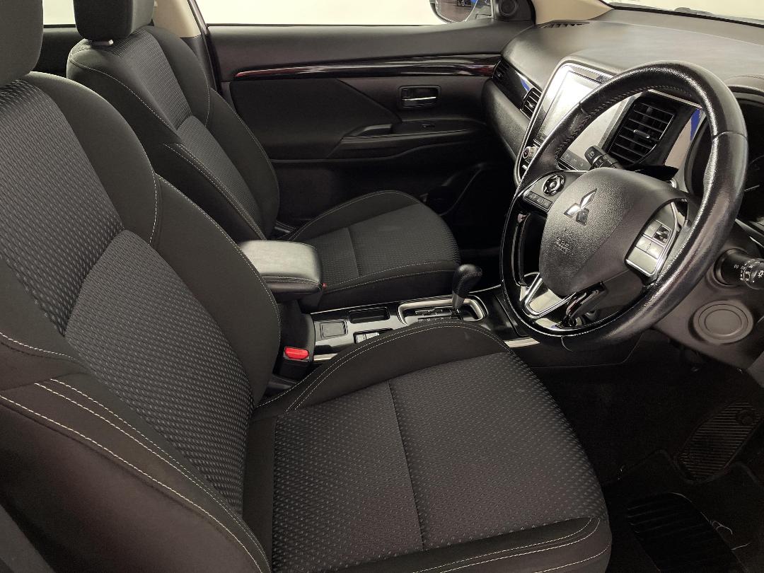 Photo '16' of Mitsubishi Outlander