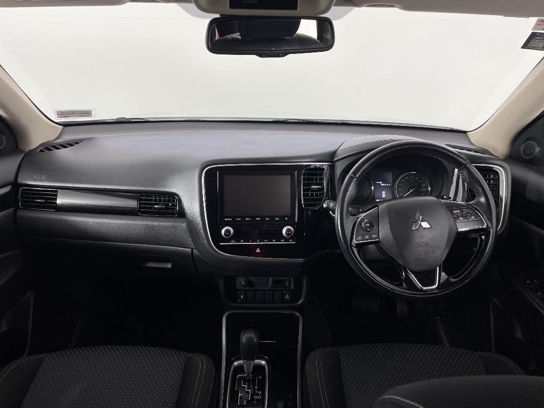 Photo '17' of Mitsubishi Outlander