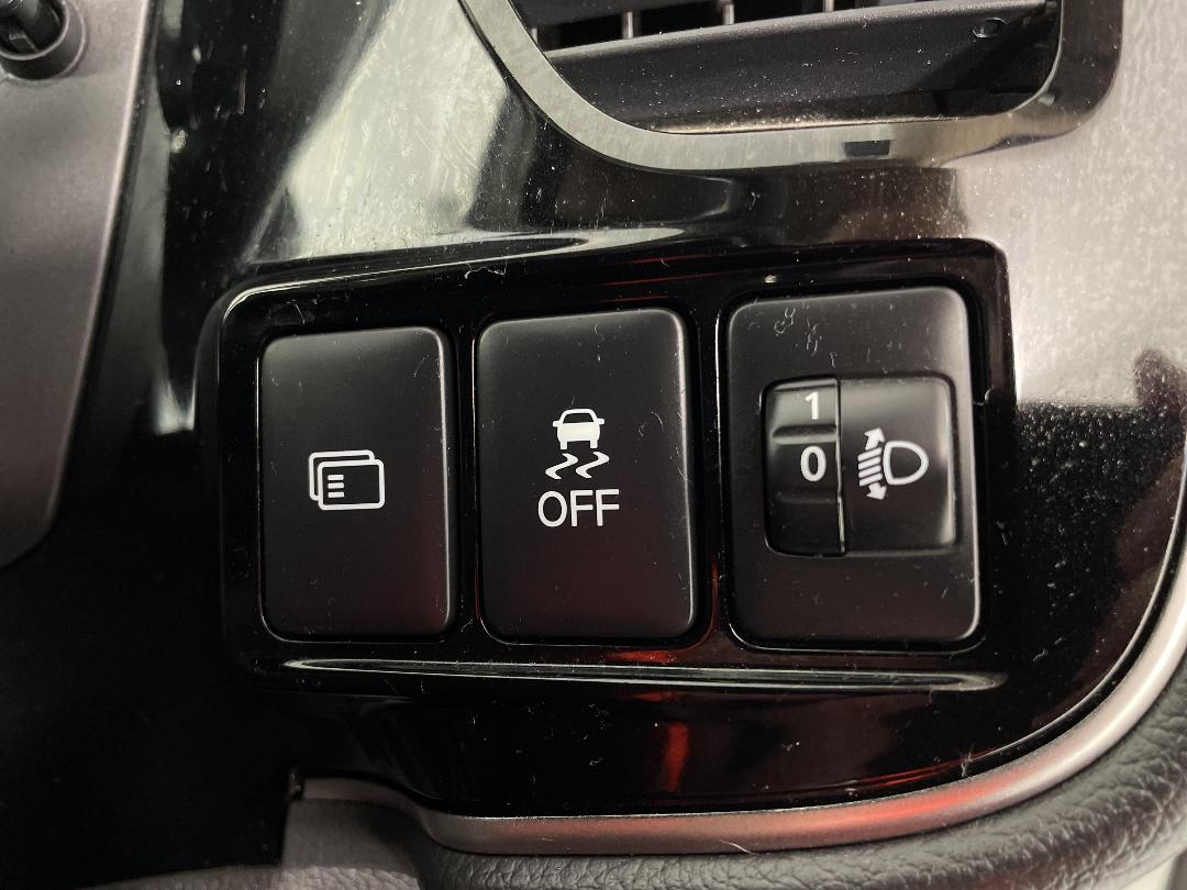 Photo '24' of Mitsubishi Outlander