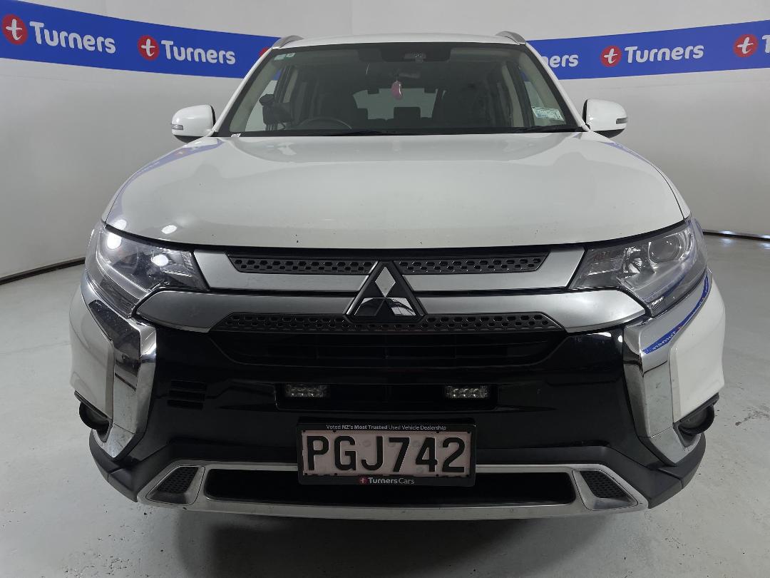 Photo '2' of Mitsubishi Outlander