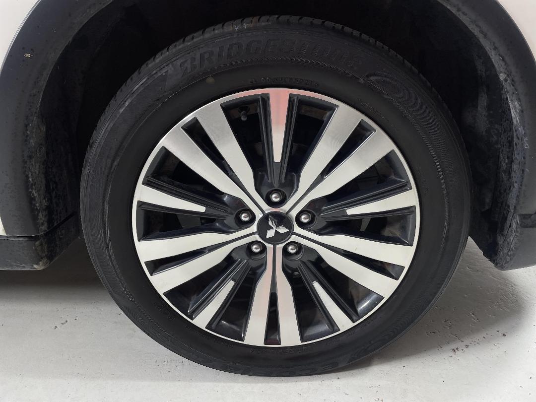 Photo '9' of Mitsubishi Outlander