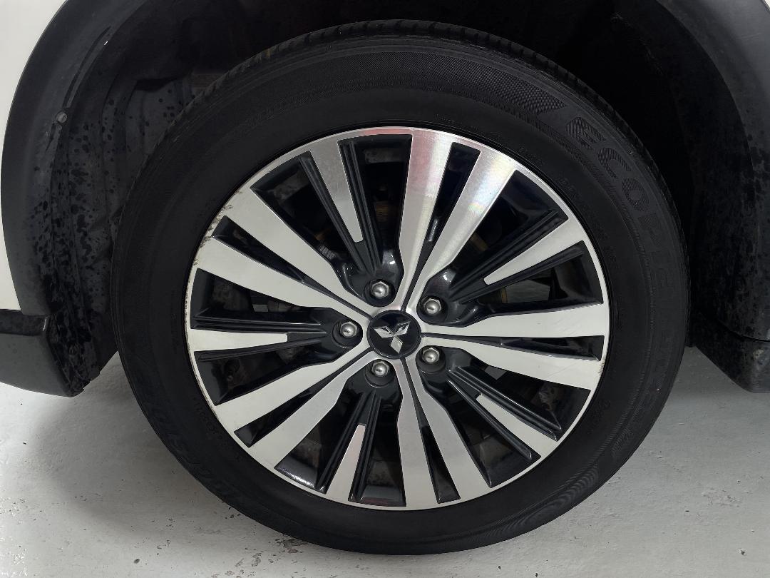 Photo '10' of Mitsubishi Outlander