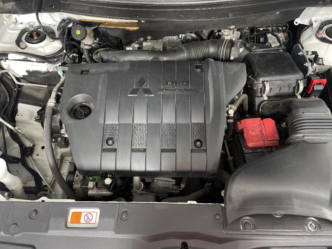 Photo '13' of Mitsubishi Outlander