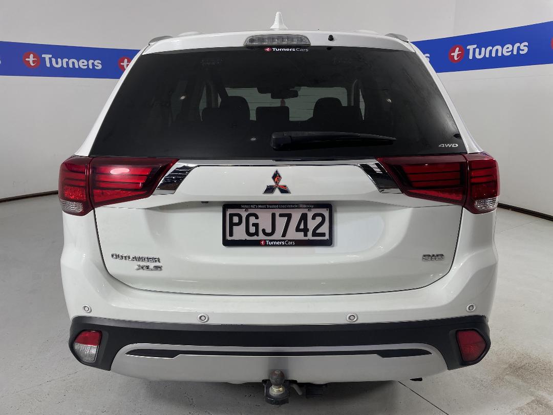 Photo '6' of Mitsubishi Outlander