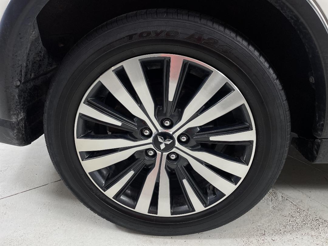 Photo '12' of Mitsubishi Outlander