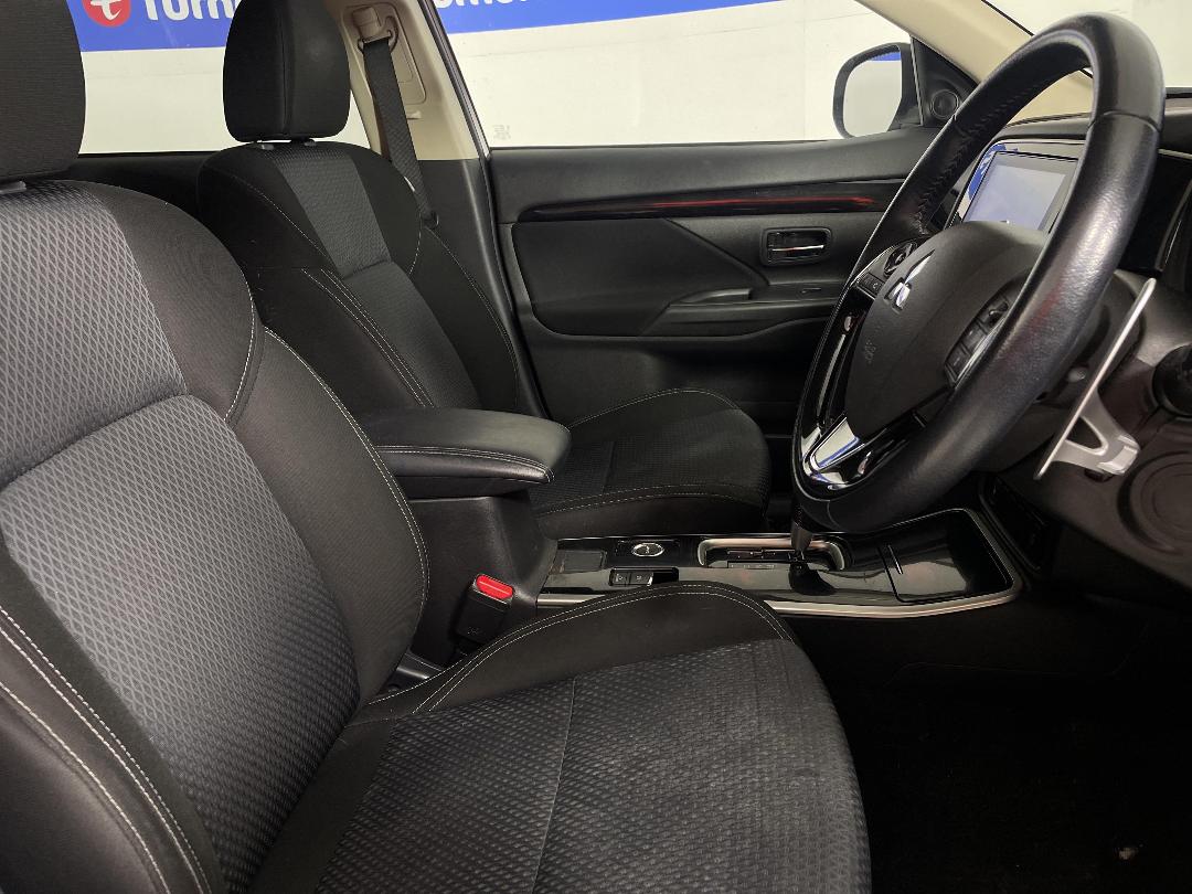 Photo '16' of Mitsubishi Outlander