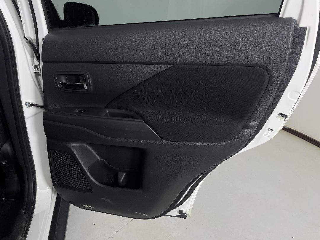 Photo '19' of Mitsubishi Outlander