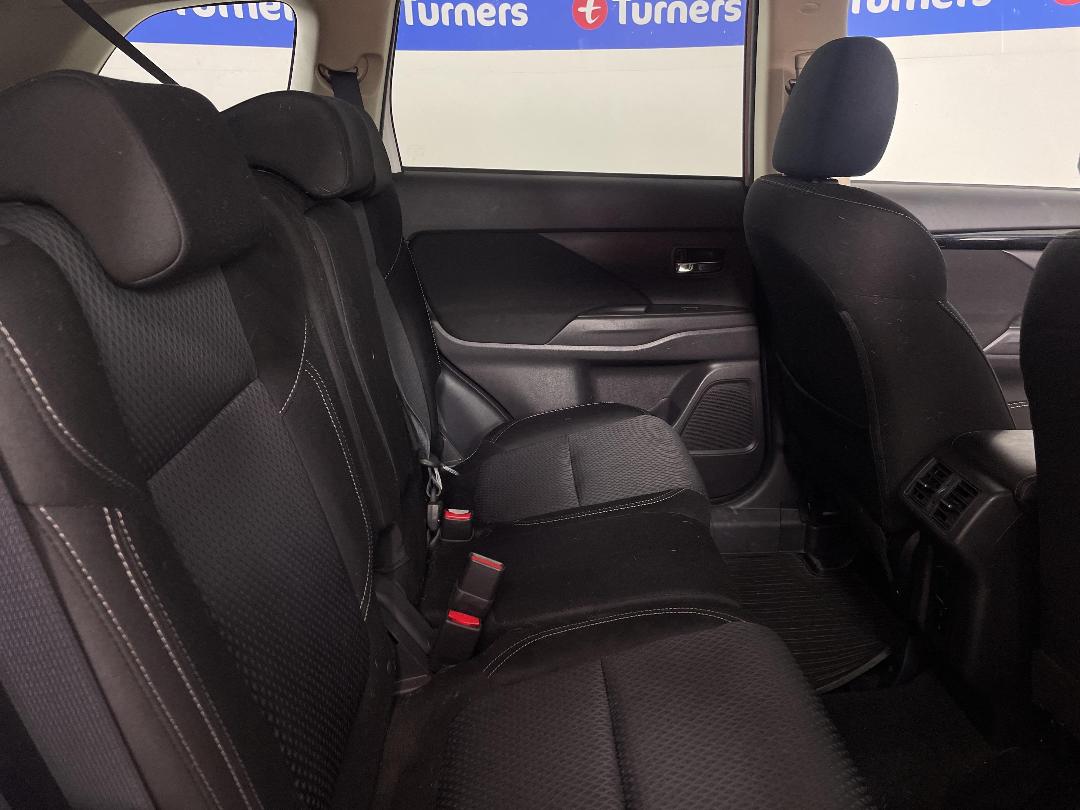 Photo '20' of Mitsubishi Outlander