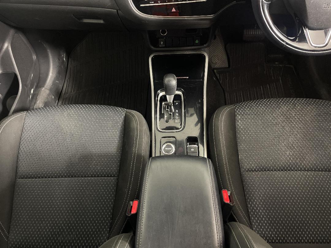 Photo '18' of Mitsubishi Outlander