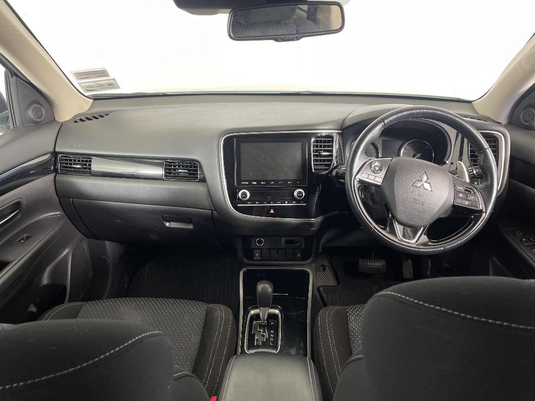 Photo '17' of Mitsubishi Outlander Photo '17' of Mitsubishi Outlander