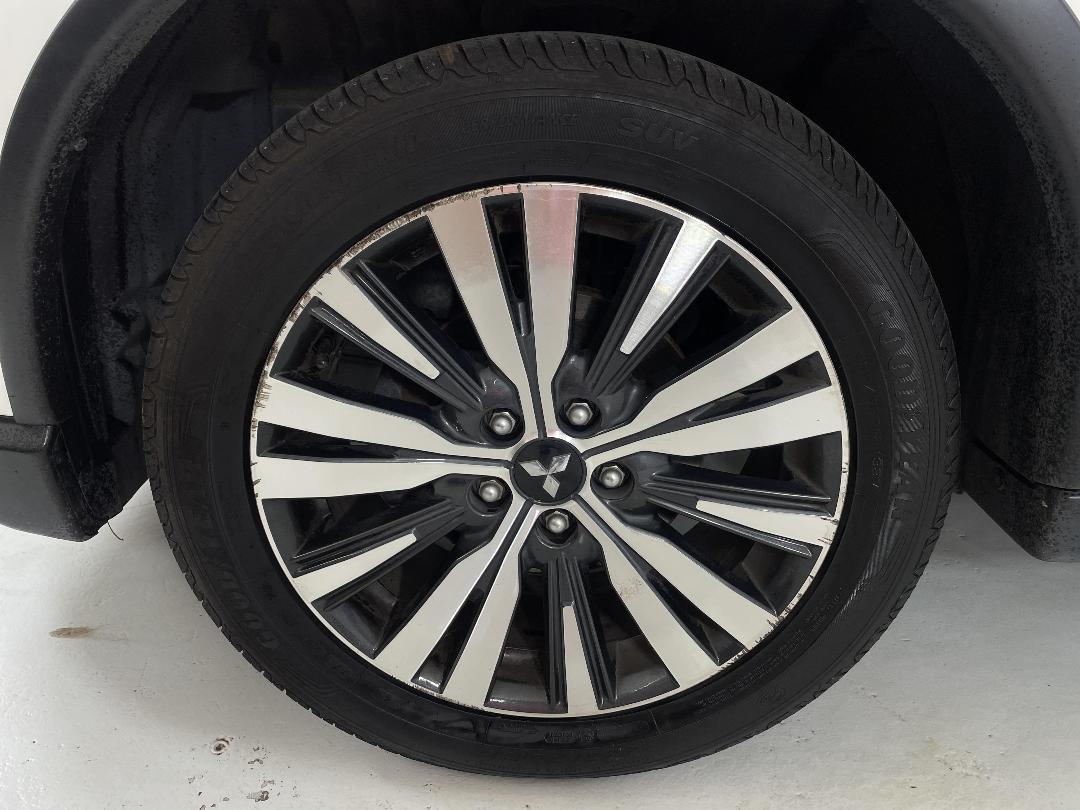 Photo '10' of Mitsubishi Outlander