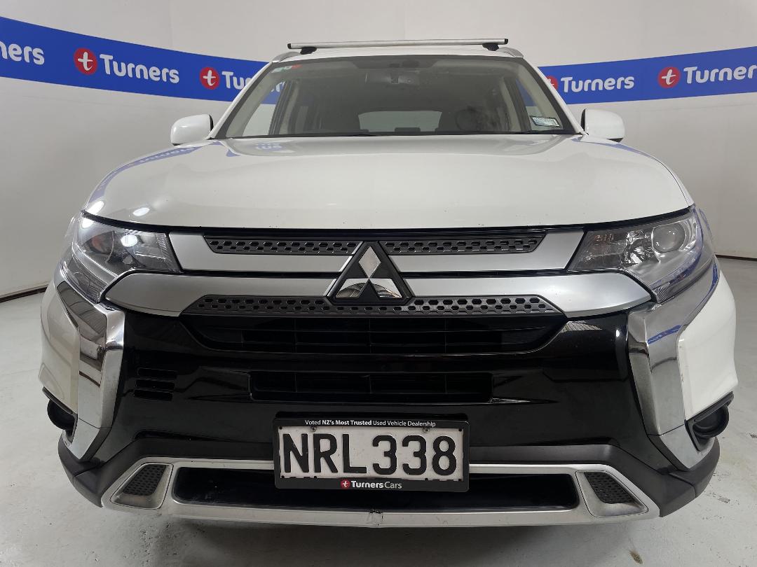 Photo '2' of Mitsubishi Outlander