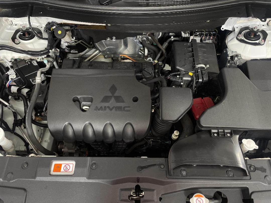 Photo '13' of Mitsubishi Outlander